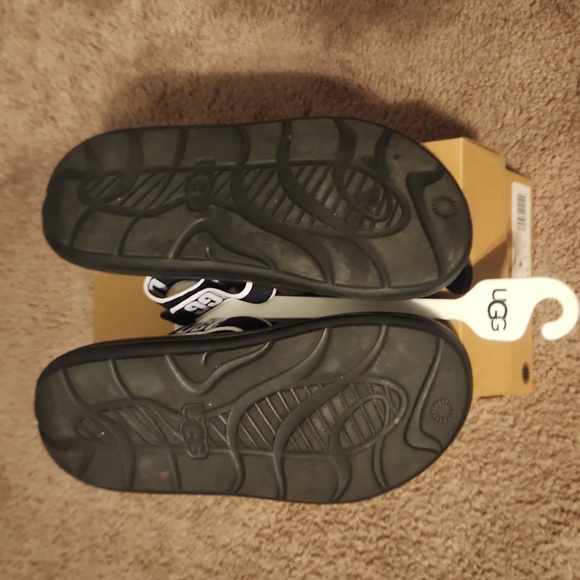 UGG - Picture 4 of 4